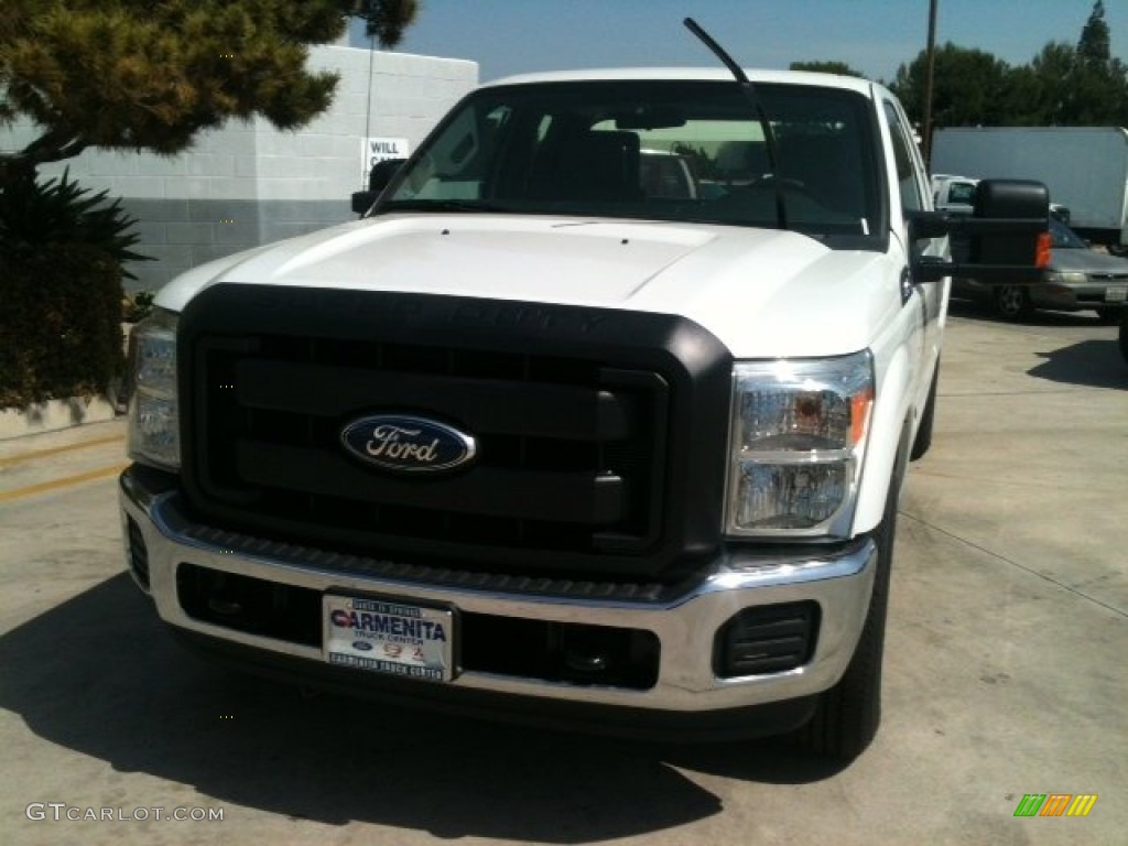 2012 F350 Super Duty XL SuperCab - Oxford White / Steel photo #2