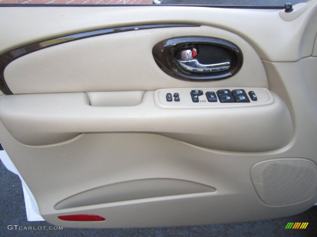 2004 Rainier CXL AWD - Olympic White / Light Cashmere photo #26