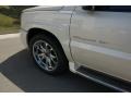 White Diamond - Escalade EXT AWD Photo No. 28