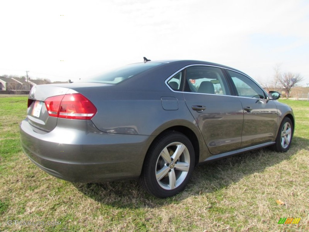 2012 Passat 2.5L SE - Platinum Gray Metallic / Moonrock Gray photo #2