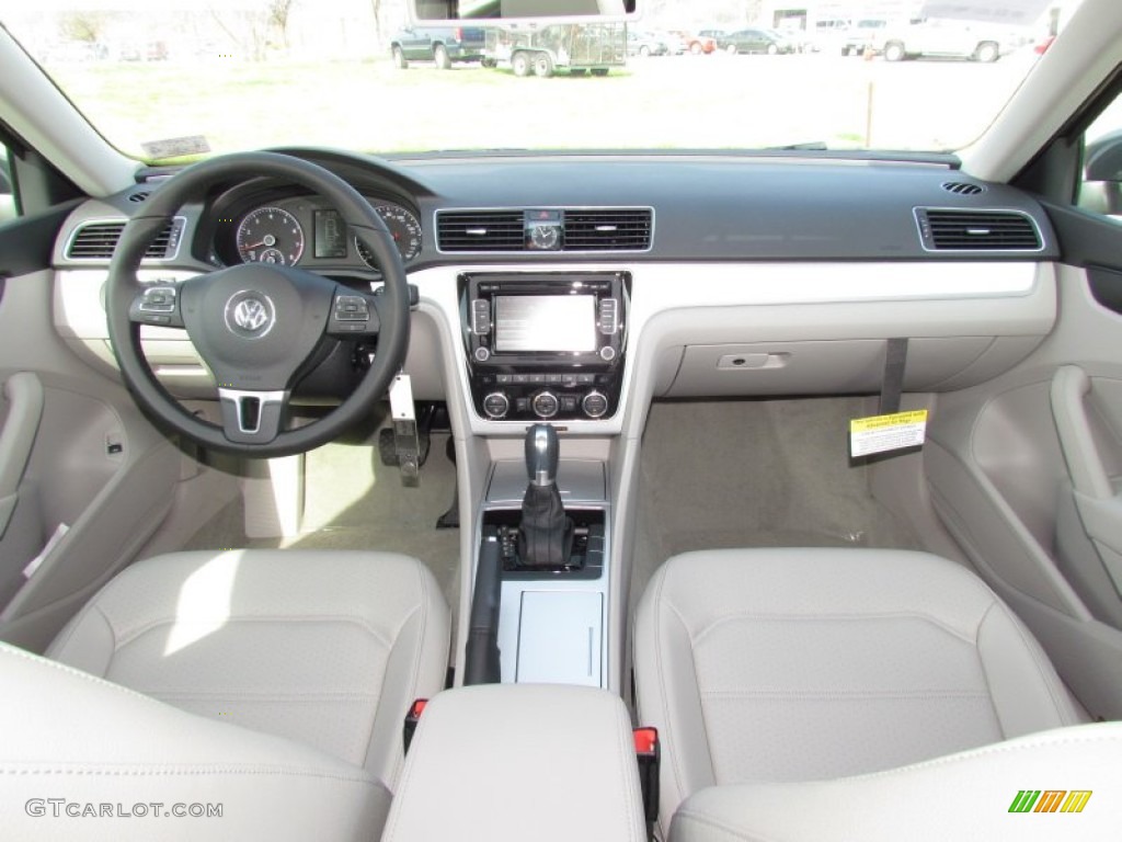 2012 Passat 2.5L SE - Platinum Gray Metallic / Moonrock Gray photo #5