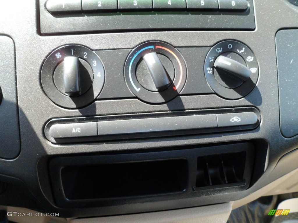 2008 Ford F250 Super Duty XL Crew Cab 4x4 Controls Photo #63560974