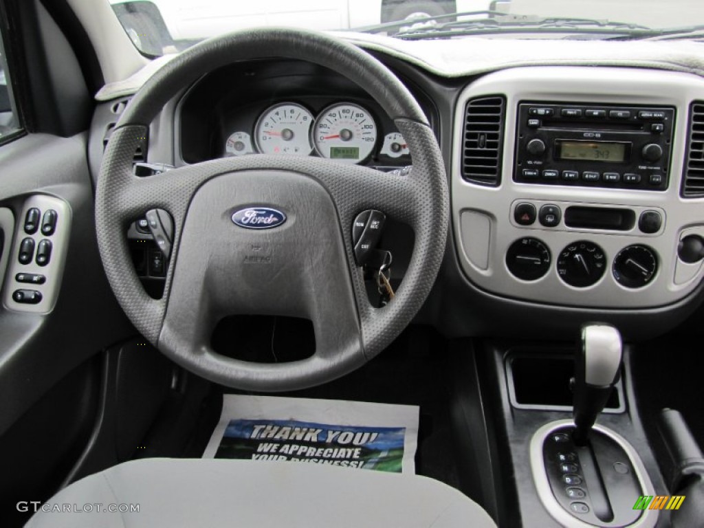 2005 Ford Escape XLT Medium/Dark Flint Grey Dashboard Photo #63562205