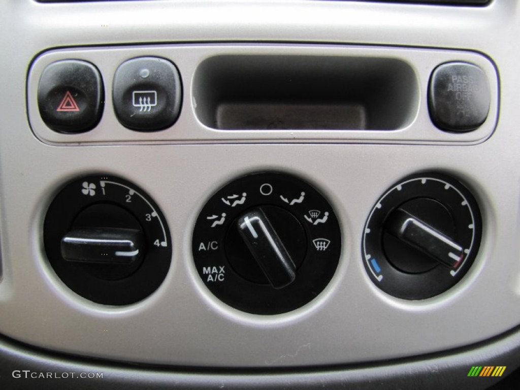 2005 Ford Escape XLT Controls Photo #63562297