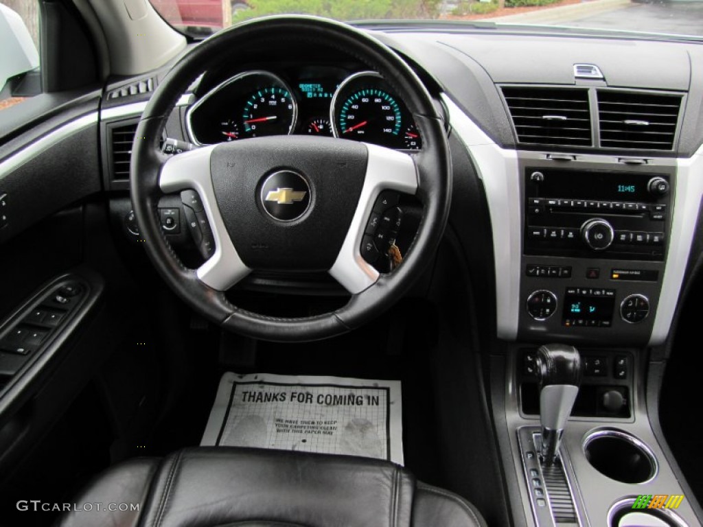 2009 Traverse LT AWD - Summit White / Ebony photo #9