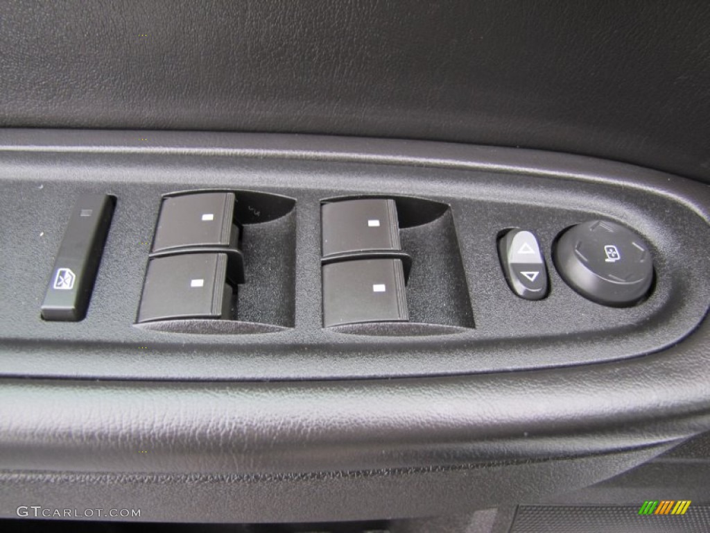 2009 Traverse LT AWD - Summit White / Ebony photo #15