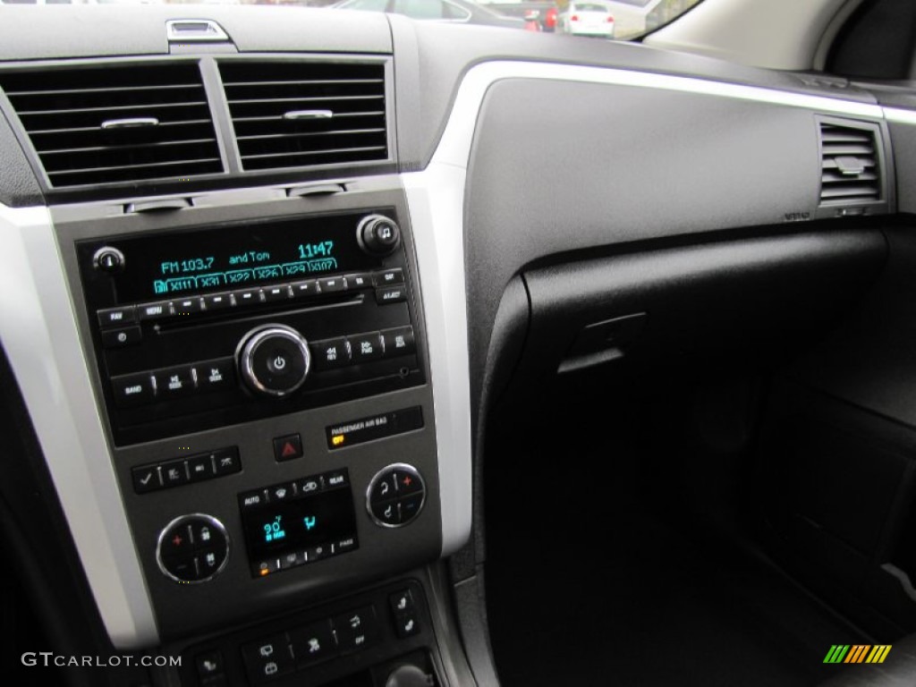 2009 Traverse LT AWD - Summit White / Ebony photo #17