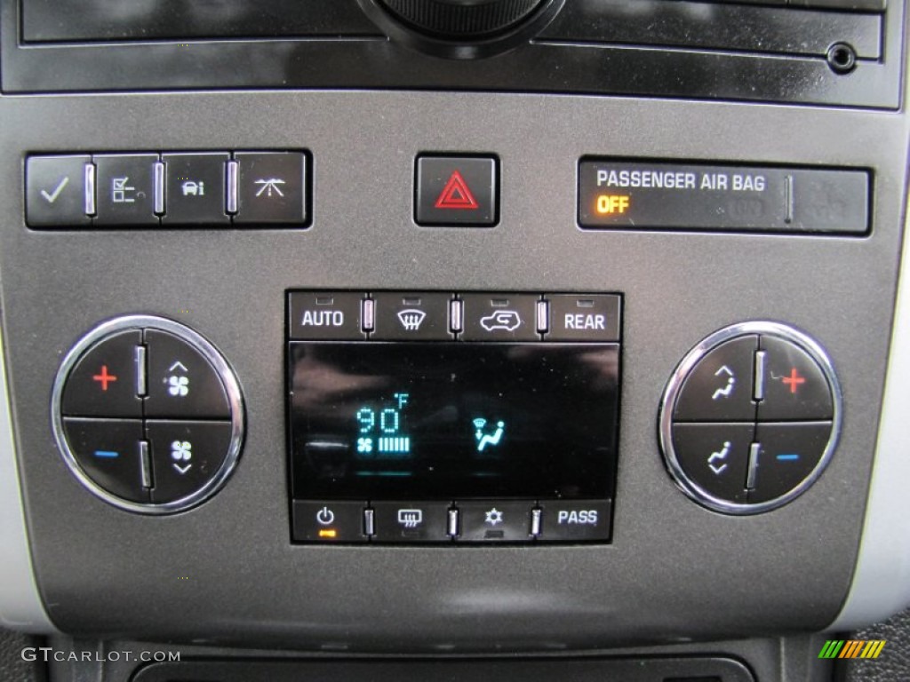 2009 Traverse LT AWD - Summit White / Ebony photo #23