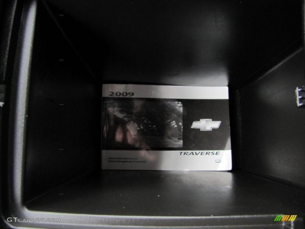 2009 Traverse LT AWD - Summit White / Ebony photo #28