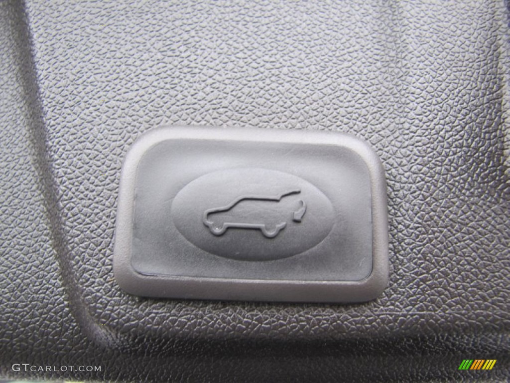 2009 Traverse LT AWD - Summit White / Ebony photo #38