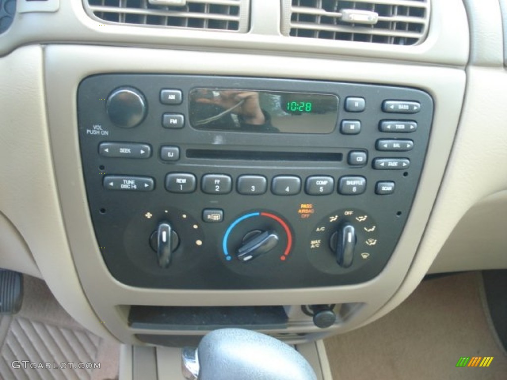2007 Ford Taurus SE Controls Photo #63563738