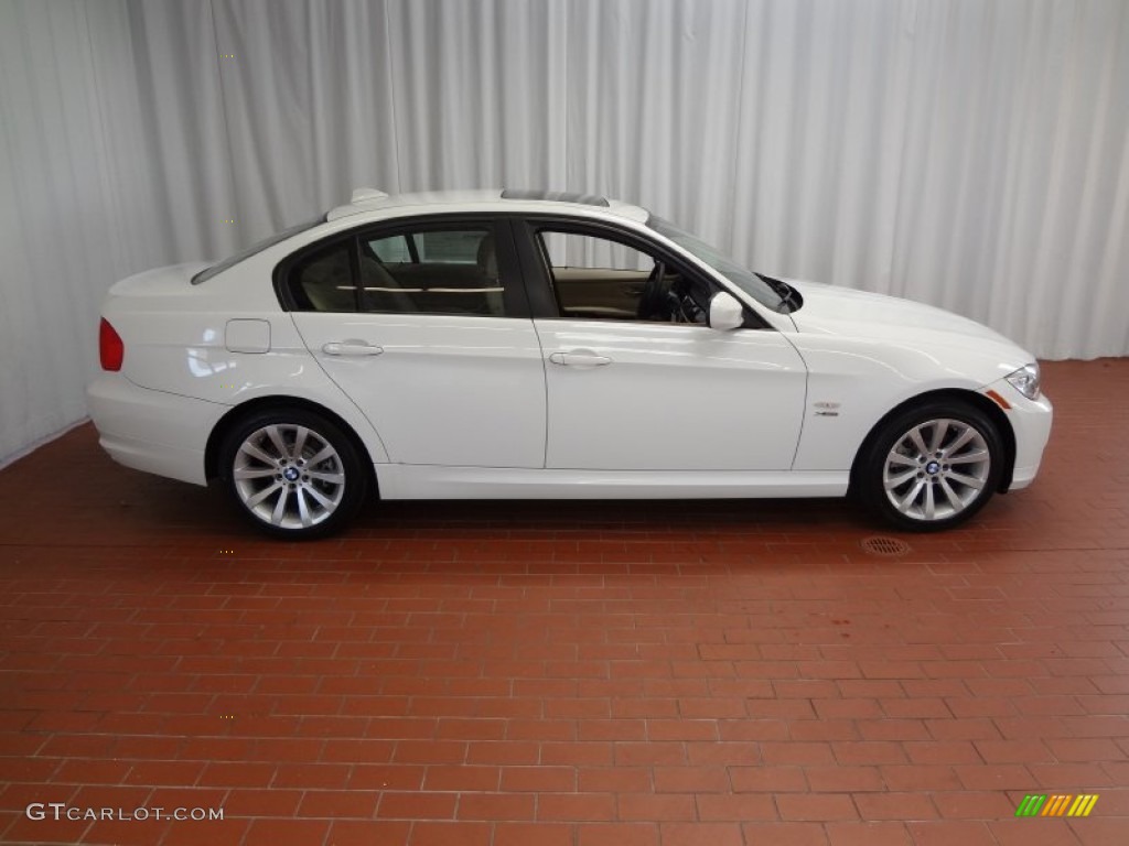 2011 3 Series 328i xDrive Sedan - Alpine White / Beige photo #3