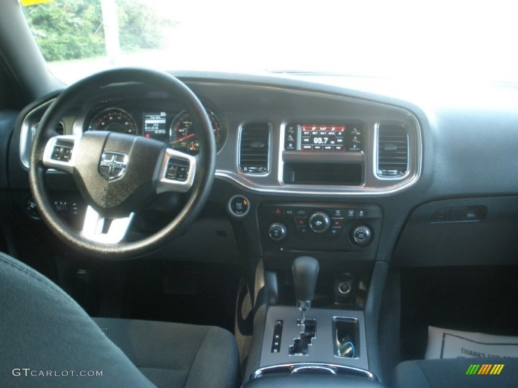 2011 Charger SE - Toxic Orange Pearl / Black photo #3
