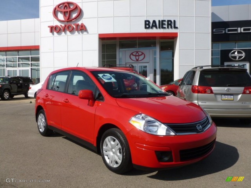 2010 Versa 1.8 S Hatchback - Red Alert / Charcoal photo #1