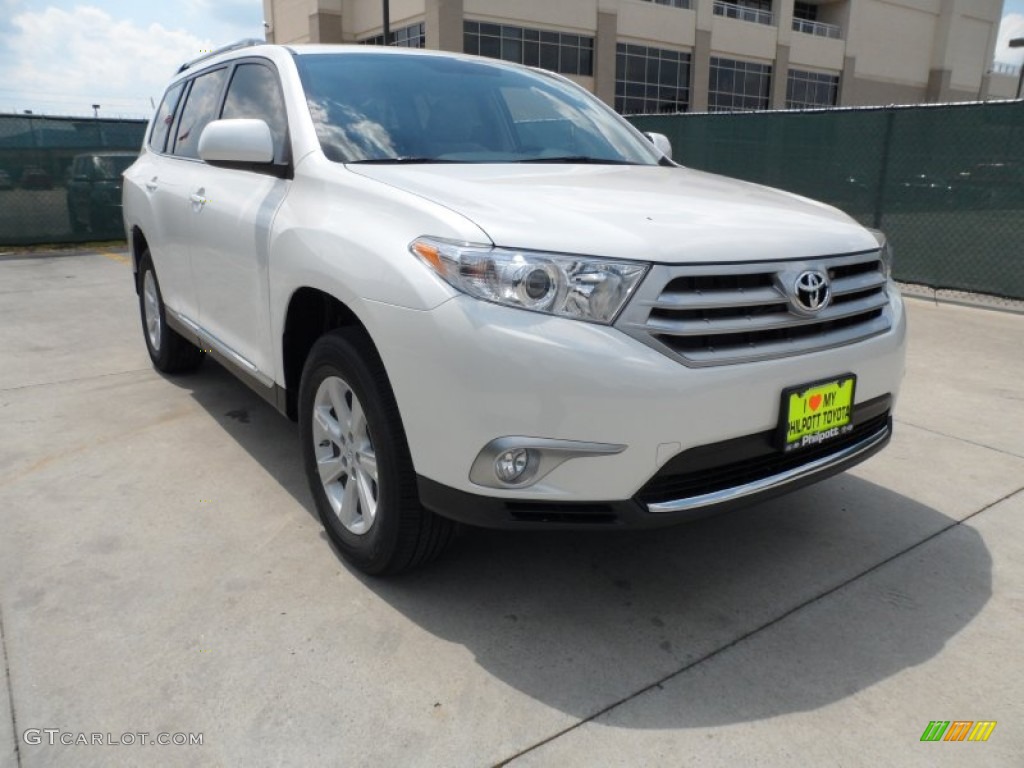 Blizzard White Pearl Toyota Highlander