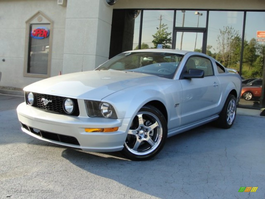 2005 Mustang GT Premium Coupe - Satin Silver Metallic / Dark Charcoal photo #2