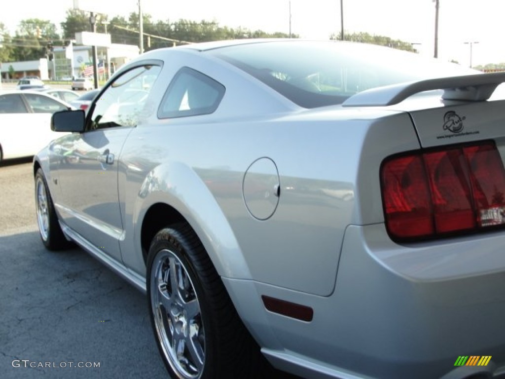 2005 Mustang GT Premium Coupe - Satin Silver Metallic / Dark Charcoal photo #7