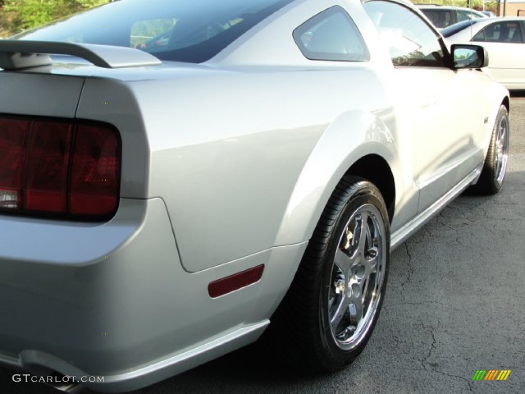 2005 Mustang GT Premium Coupe - Satin Silver Metallic / Dark Charcoal photo #8