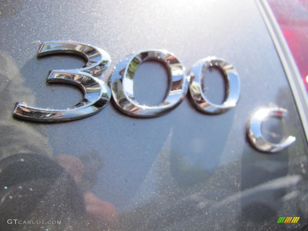 2011 Chrysler 300 Limited Marks and Logos Photos