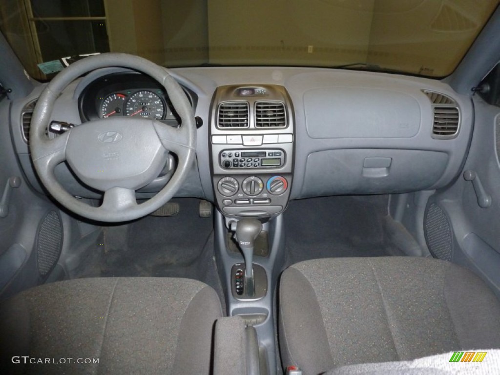 2001 Hyundai Accent GL Sedan Dashboard Photos
