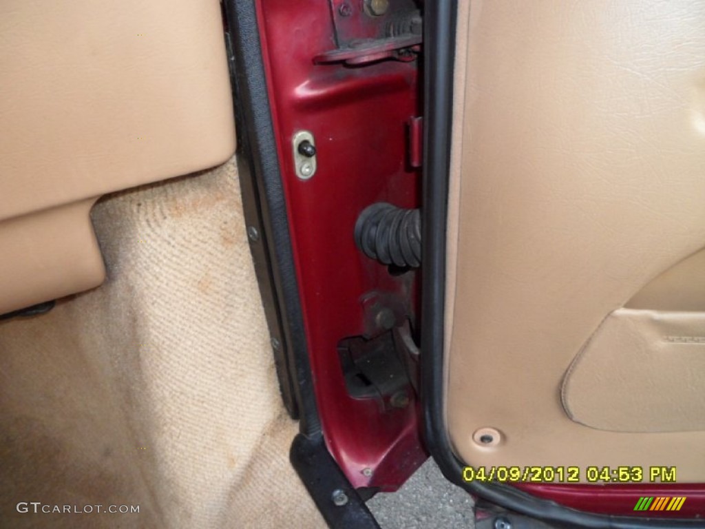 1993 900 S Convertible - Ruby Red Pearl Metallic / Beige photo #39