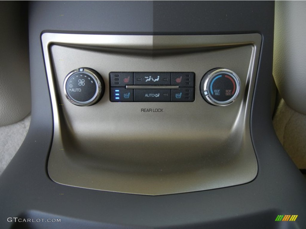 2011 Lincoln MKT FWD Controls Photo #63610982