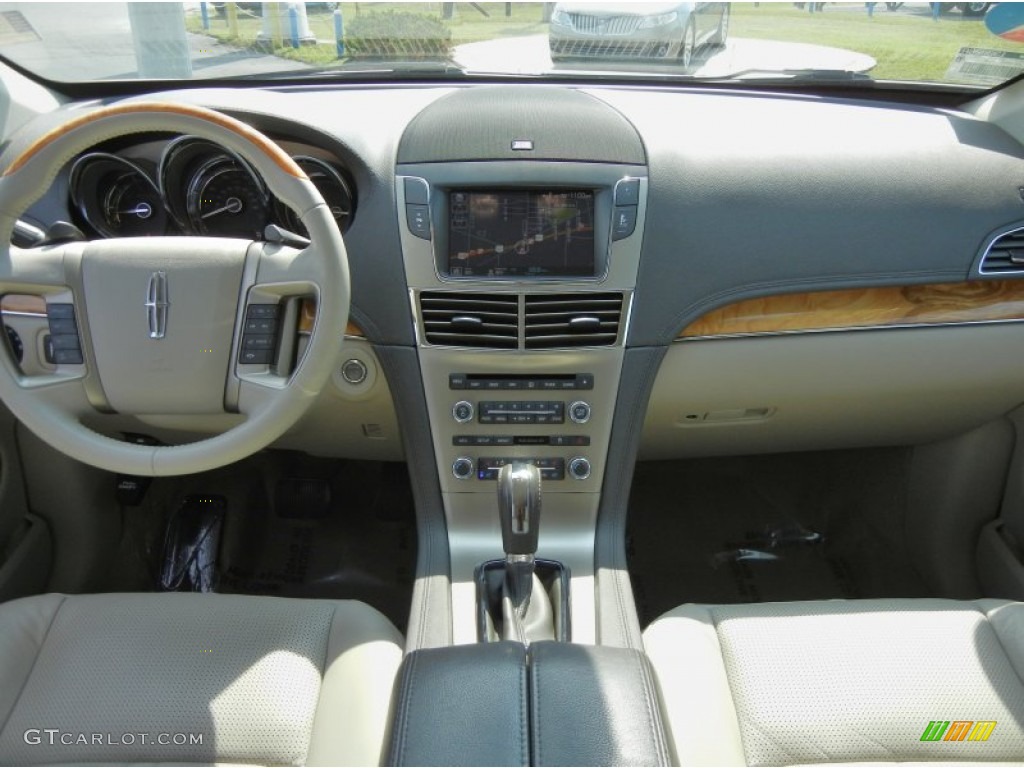 2011 Lincoln MKT FWD Dashboard Photos