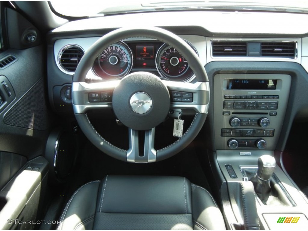 2013 Ford Mustang GT Premium Coupe Charcoal Black Dashboard Photo #63612259