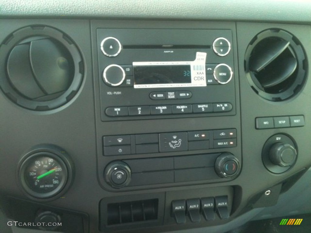 2012 Ford F650 Super Duty XL Regular Cab Chassis Controls Photos