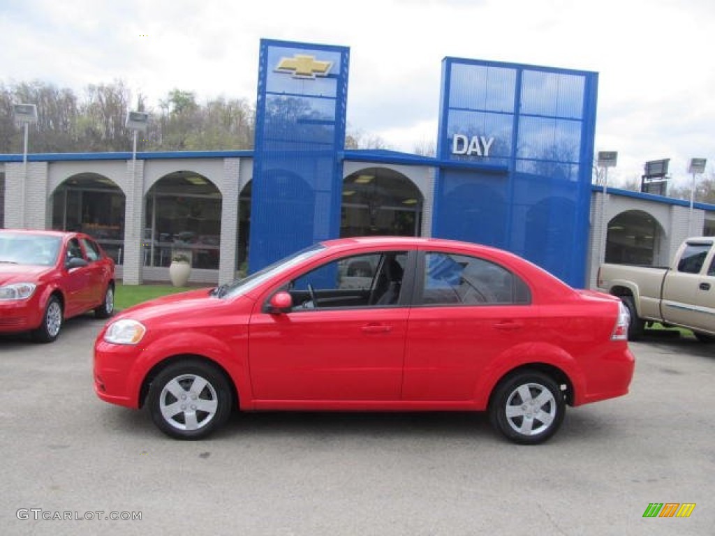 2010 Aveo LT Sedan - Victory Red / Charcoal photo #2