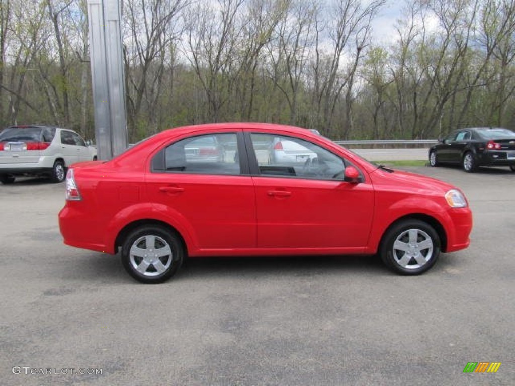 2010 Aveo LT Sedan - Victory Red / Charcoal photo #4