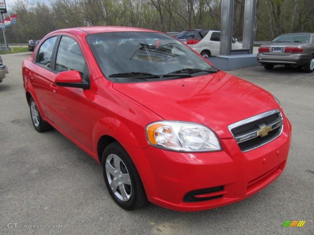 2010 Aveo LT Sedan - Victory Red / Charcoal photo #5
