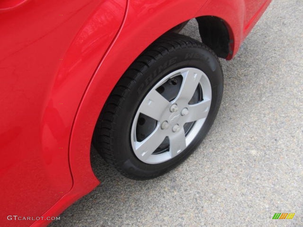 2010 Aveo LT Sedan - Victory Red / Charcoal photo #7