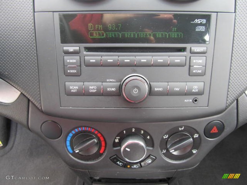 2010 Aveo LT Sedan - Victory Red / Charcoal photo #12