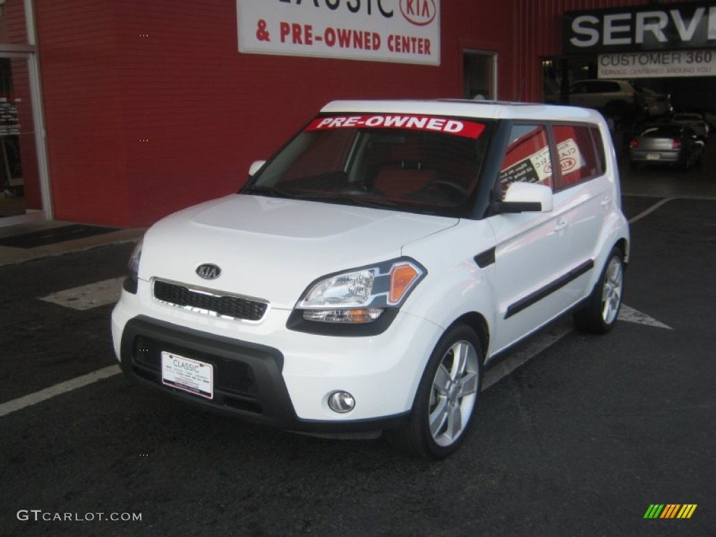 Clear White Kia Soul