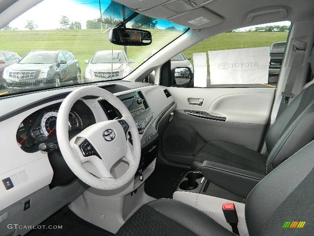 2012 Sienna SE - Super White / Dark Charcoal photo #10