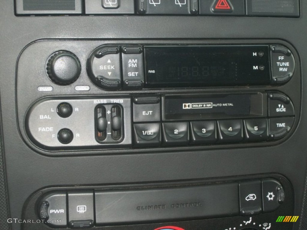 2001 Dodge Caravan SE Audio System Photos