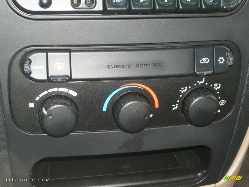 2001 Dodge Caravan SE Controls Photo #63630159