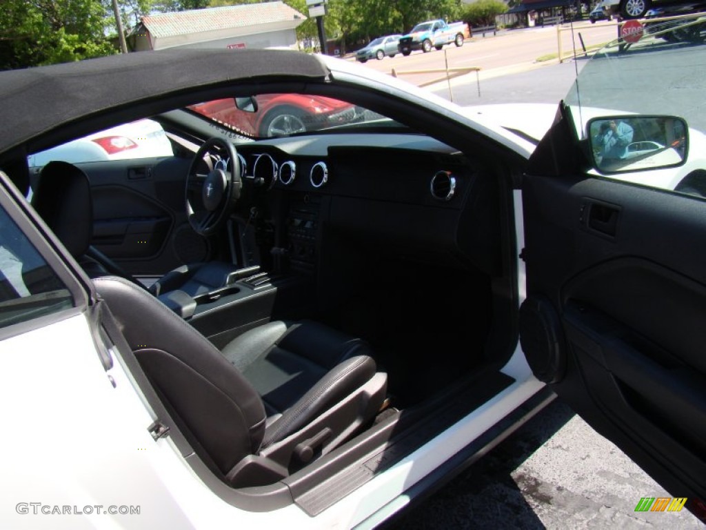 2007 Mustang V6 Premium Convertible - Performance White / Dark Charcoal photo #11
