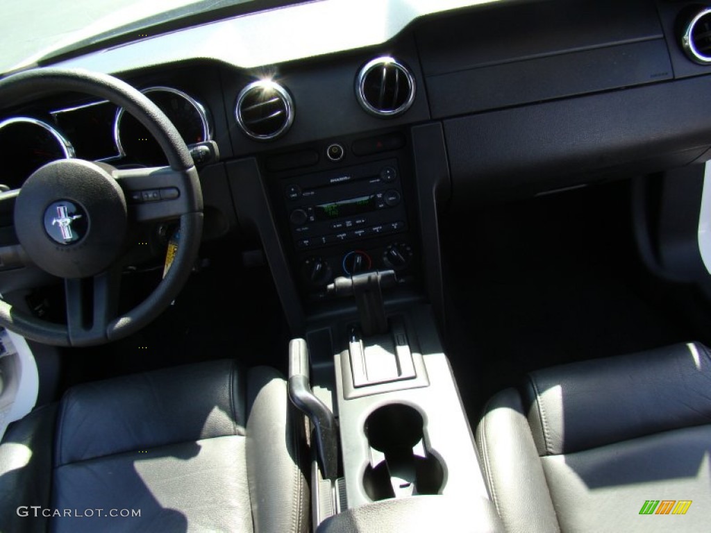 2007 Mustang V6 Premium Convertible - Performance White / Dark Charcoal photo #12