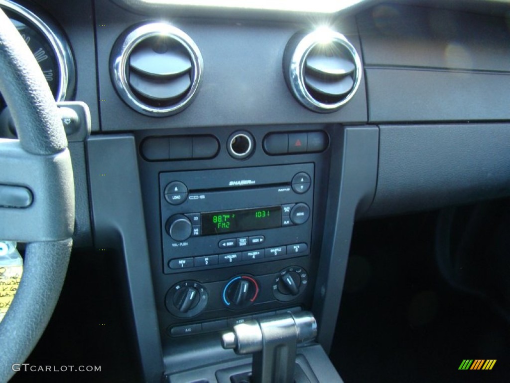 2007 Mustang V6 Premium Convertible - Performance White / Dark Charcoal photo #16