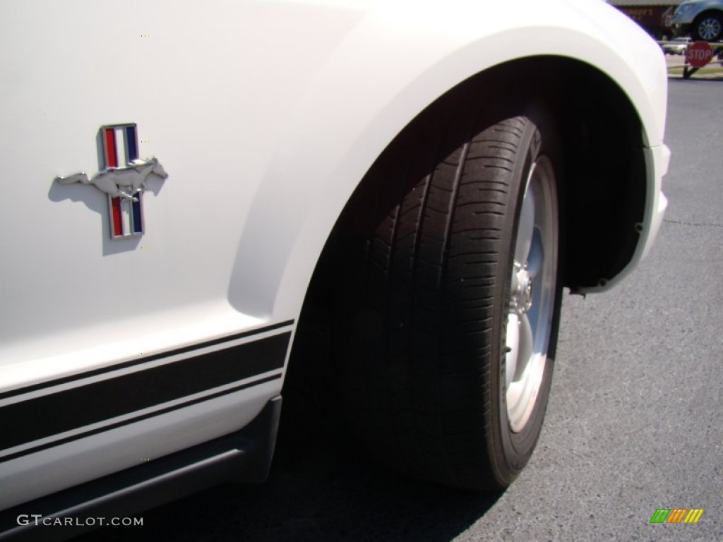 2007 Mustang V6 Premium Convertible - Performance White / Dark Charcoal photo #24