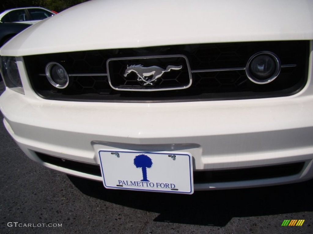 2007 Mustang V6 Premium Convertible - Performance White / Dark Charcoal photo #32