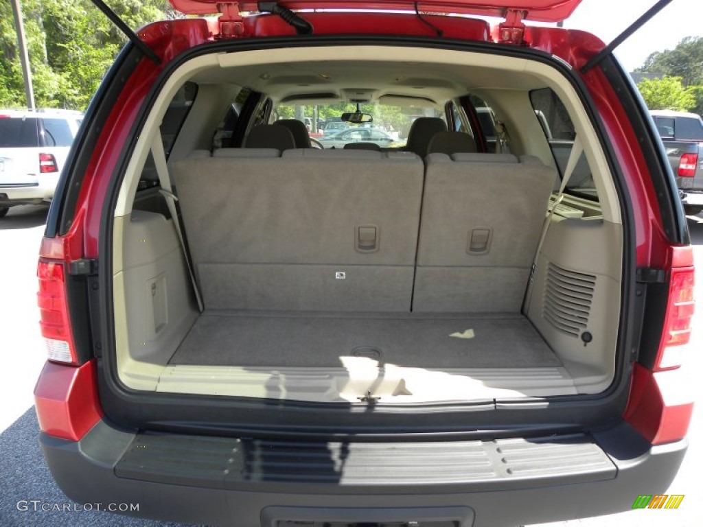 2003 Expedition XLT - Laser Red Tinted Metallic / Medium Parchment photo #18