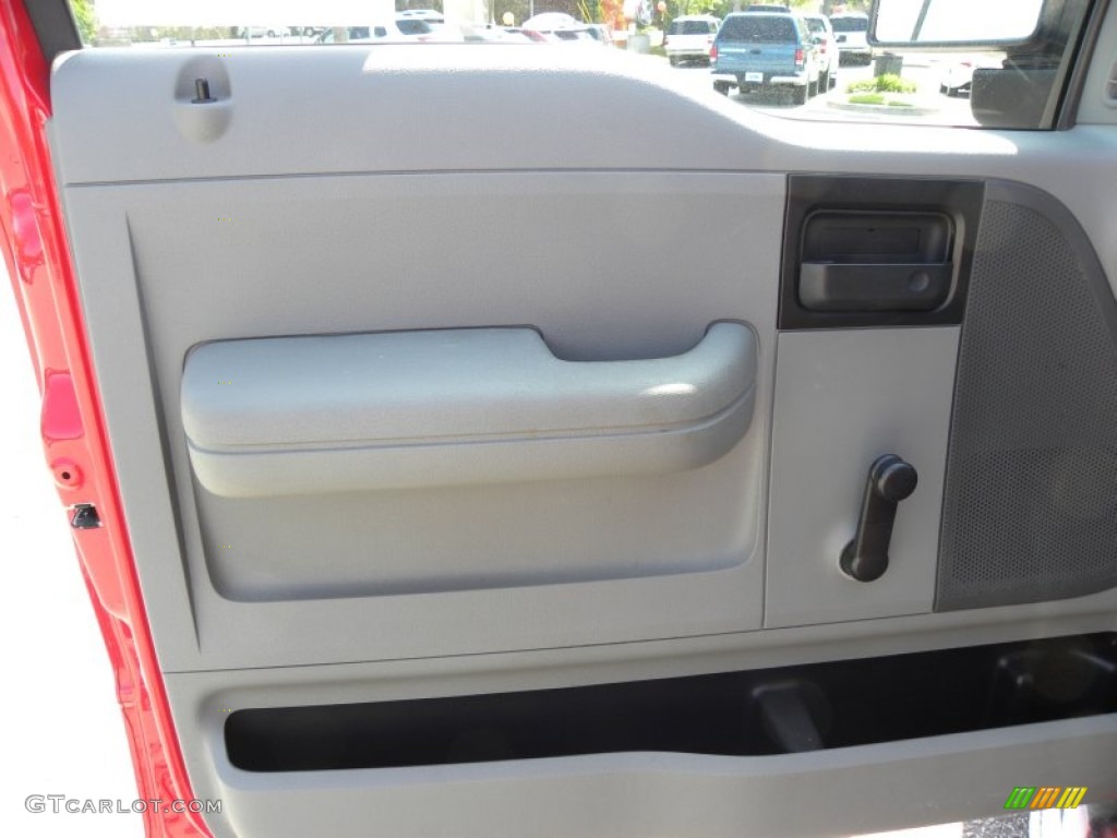 2006 F150 STX SuperCab - Bright Red / Medium Flint photo #5