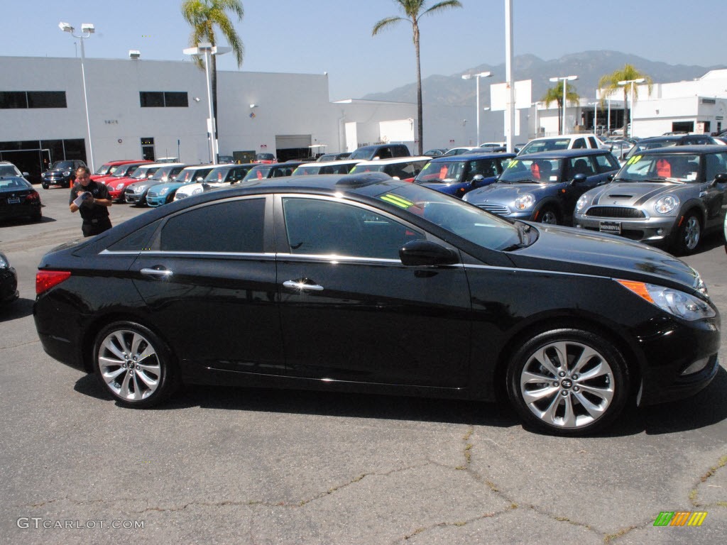 2011 Sonata SE 2.0T - Midnight Black / Black photo #4