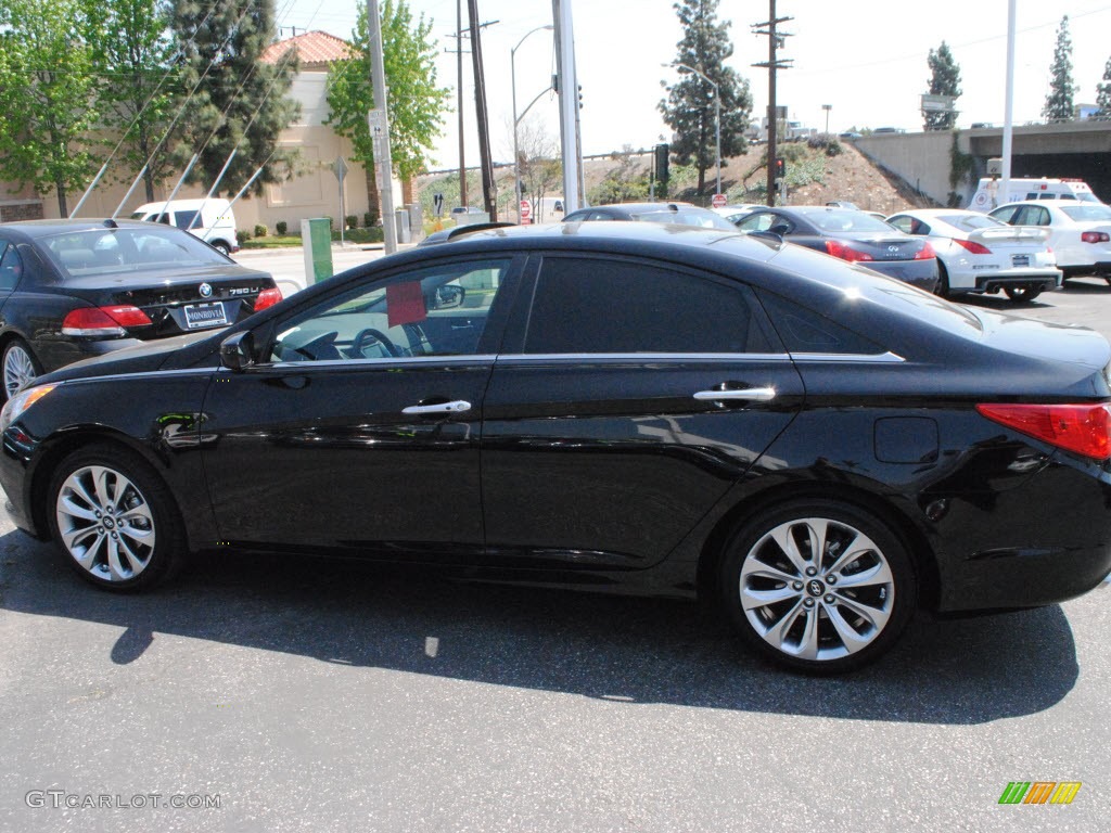 2011 Sonata SE 2.0T - Midnight Black / Black photo #15