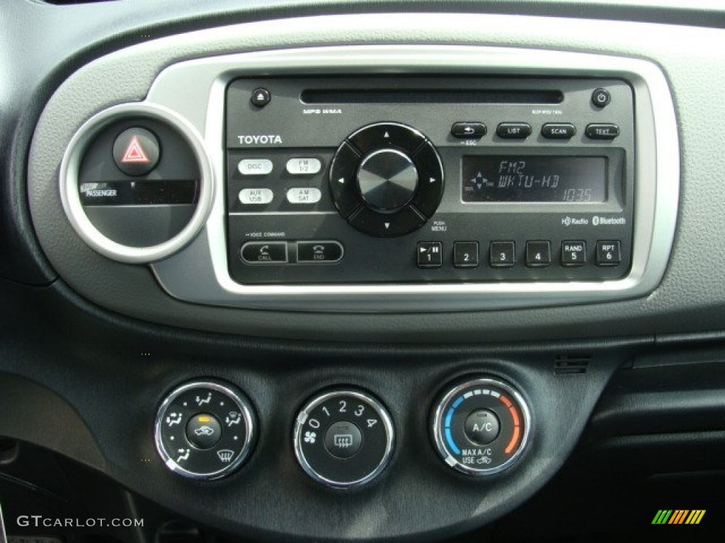 2012 Toyota Yaris SE 5 Door Controls Photo #63647969