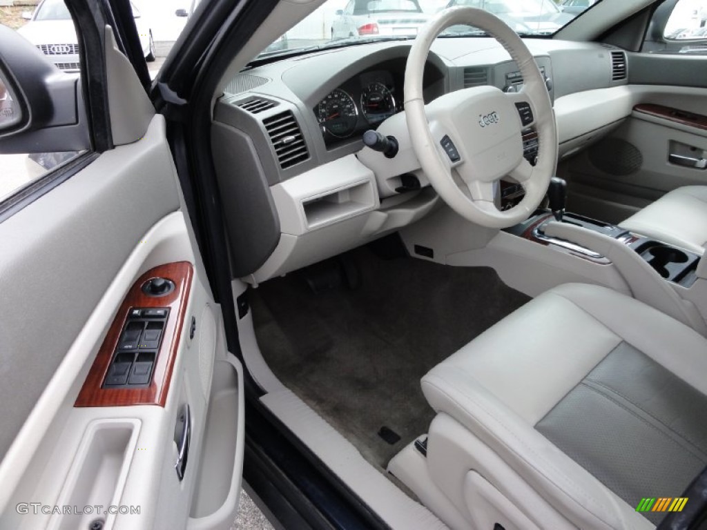2005 Grand Cherokee Limited 4x4 - Black / Khaki photo #14