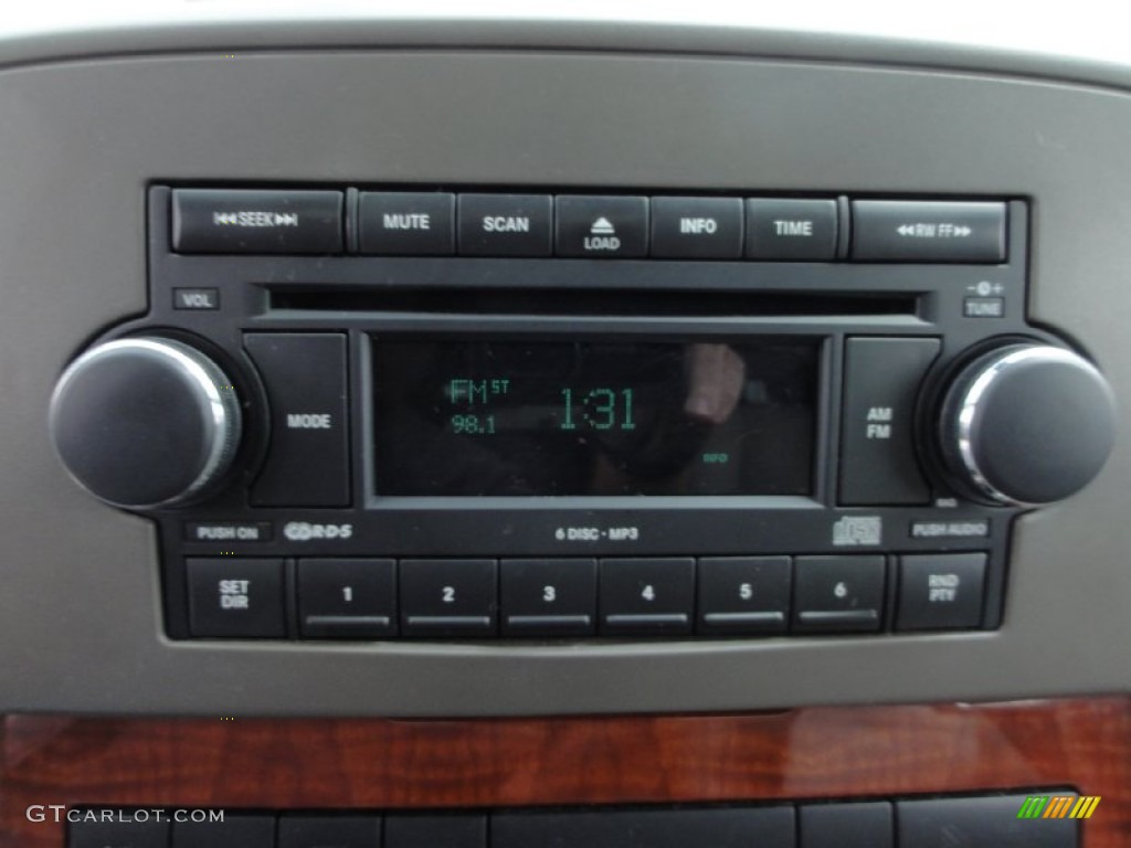2005 Grand Cherokee Limited 4x4 - Black / Khaki photo #43